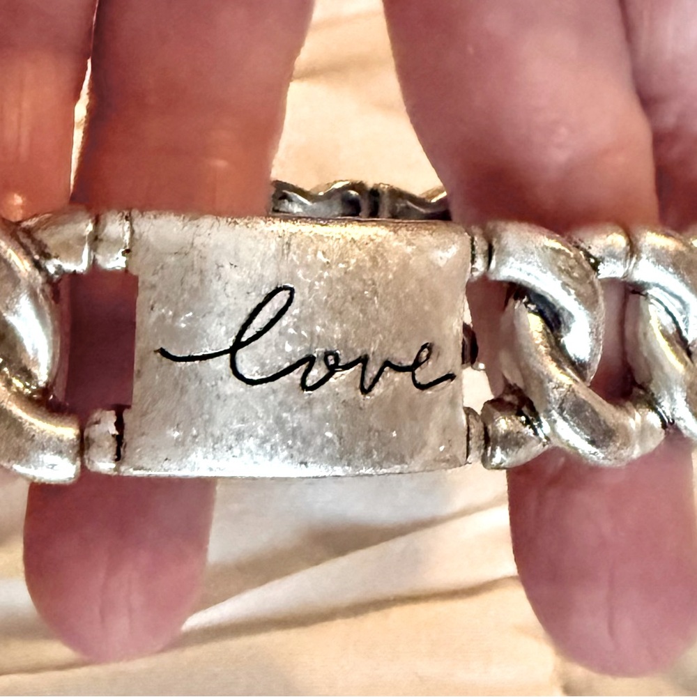 Rustic Cuff ‘LOVE” Silver Tone Link
Rustic Cuff ‘BE ALL THERE’ Gold Tone Cuff